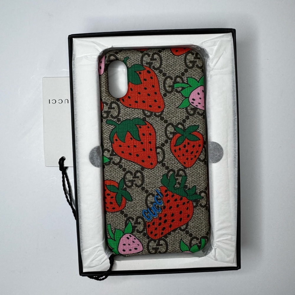 GUCCI Limited Ed Strawberry Supreme Smart/iPhone X/XS Case